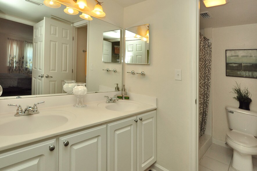Bathroom Lighting Jacksonville Fl village of baymeadows apartment homes - jacksonville, fl Bathroom Lighting Jacksonville Fl village of baymeadows apartment homes - jacksonville, fl