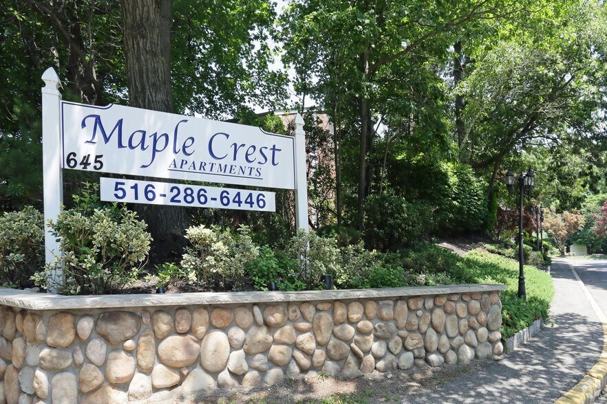 Maple Crest Garden Apartments at Port Jeffers Port Jefferson, NY