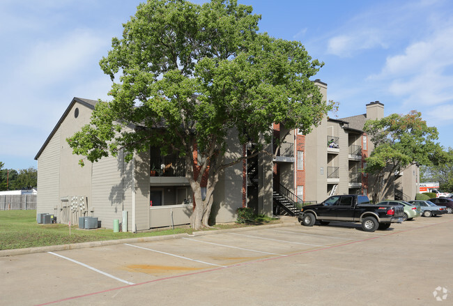 Heights of Benbrook - Benbrook, TX | Apartment Finder