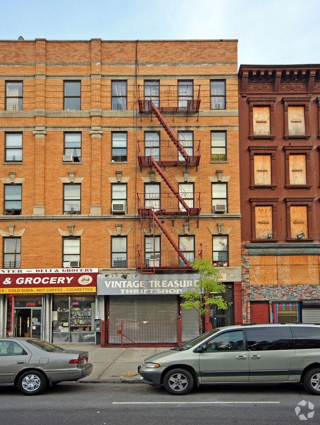 City of New York, NY Demographic Information 582 - 590 5th AVE ZIP Code Map