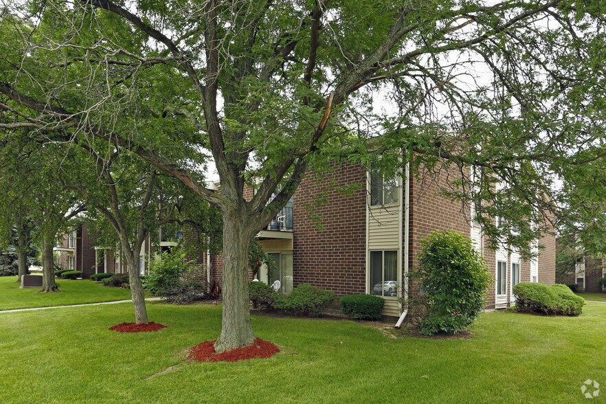 Deerfield Woods Livonia, MI Apartment Finder