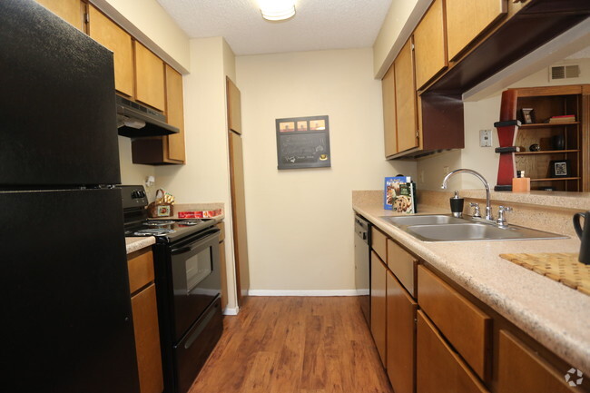 OakStone Apartment Homes - San Antonio, TX | Apartment Finder