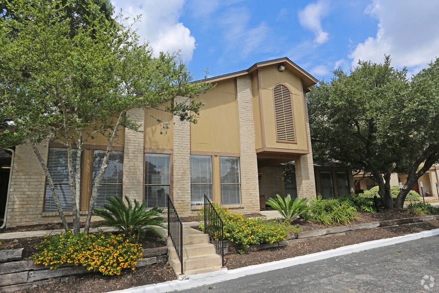 Palisades Park Apartments Universal City, TX Apartment Finder