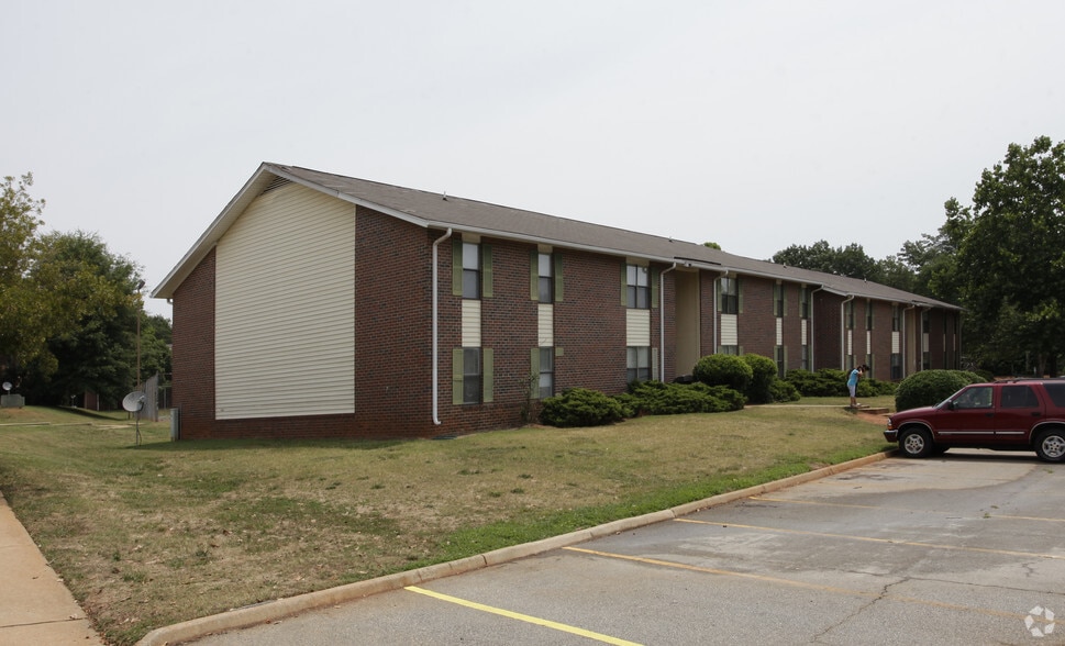 Lions Gate Mauldin, SC Apartment Finder