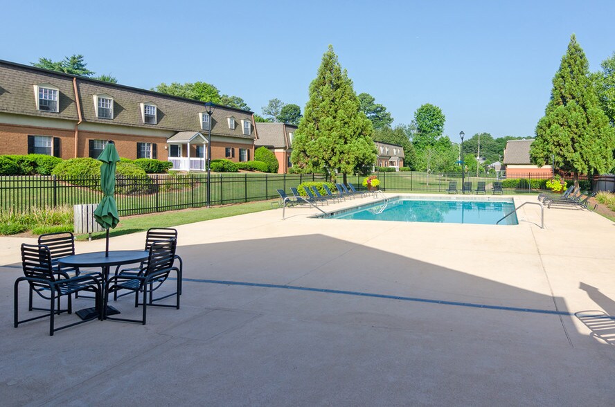 Galleria Courtyards Smyrna, GA Apartment Finder