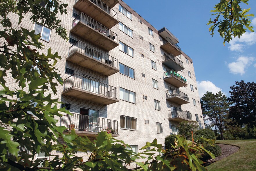 on the Green Pittsburgh, PA Apartment Finder