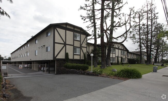 Chateau Loire Apartments Anaheim Ca Chateau Loire Apartments Anaheim Ca