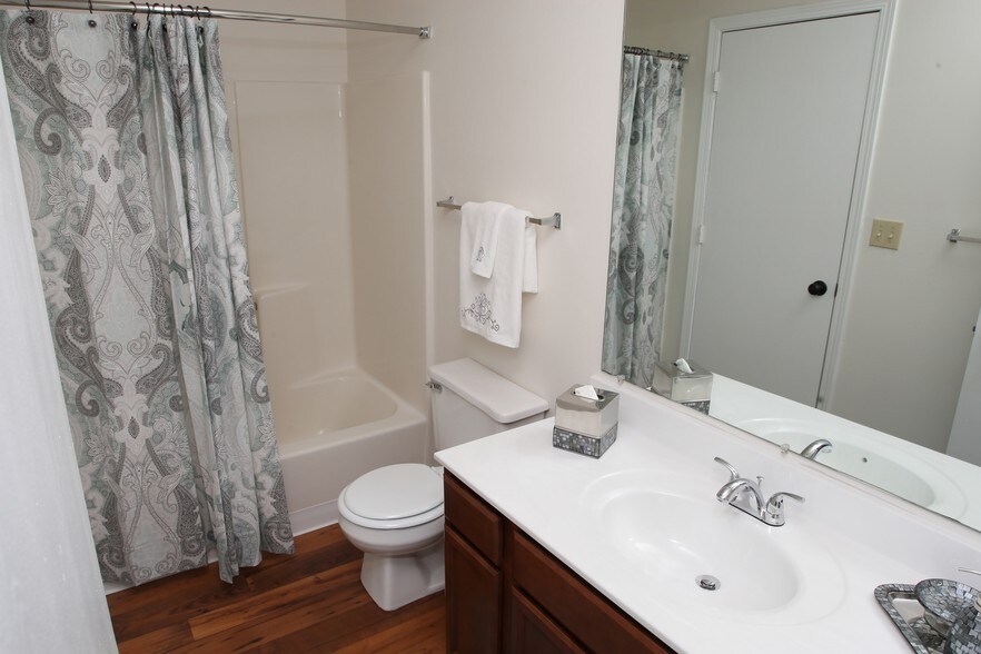 Bathroom Fixtures Grand Rapids Michigan clearpoint valley townhomes - grand rapids, mi | apartment finder Bathroom Fixtures Grand Rapids Michigan clearpoint valley townhomes - grand rapids, mi | apartment finder