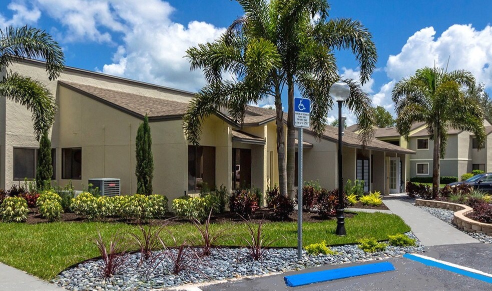 Della Vita Apartments Winter Haven, FL Apartment Finder