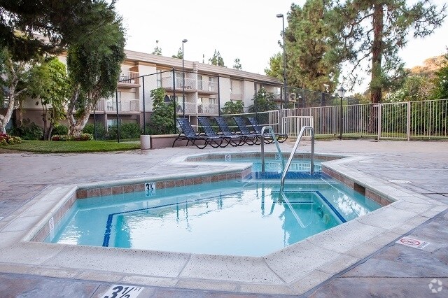 Oakwood Hills Apartments Oakwood Hills Apartments