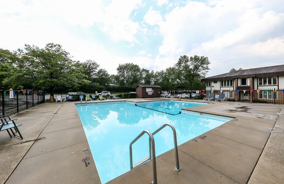 The Clarendon Apartment Homes Clarendon Hills, IL Apartment Finder