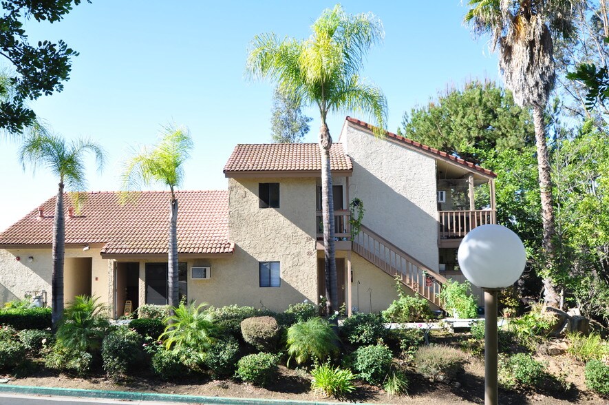 Country Club Villas Escondido, CA Apartment Finder