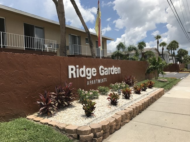 Job Listings Tags garden ridge, Garden Ridge Job Application History of Garden Ridge The company owns and operates almost 50 stores, each covering some 3 acres and mostly situated off major highways in about 20 states from Florida to Michigan.