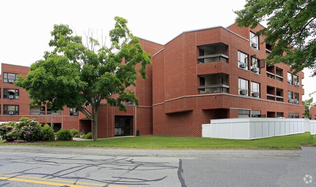 Crystal View Apt Wakefield, MA Apartment Finder