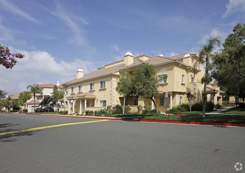 Colony Townhomes Santa Clarita, CA Apartment Finder
