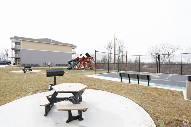 Highland Park Luxury Apartments & Townhomes - Triadelphia, WV | Apartment Finder