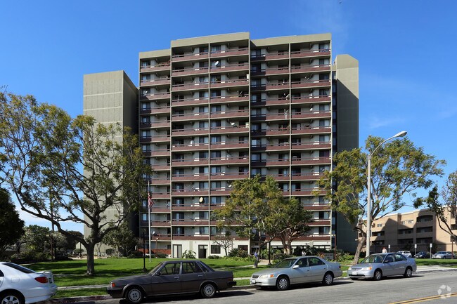 Huntington Gardens - Huntington Beach, CA | Apartment Finder