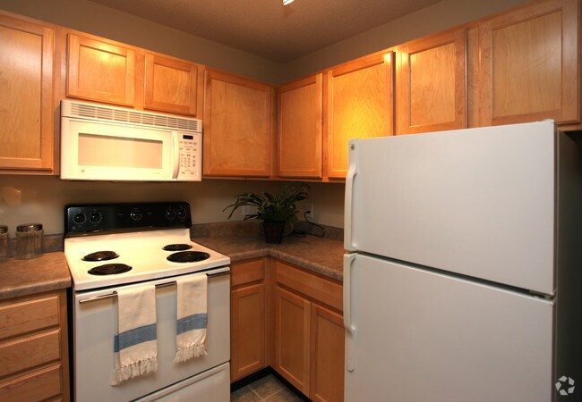 The Amesbury on West Market Greensboro, NC Apartment