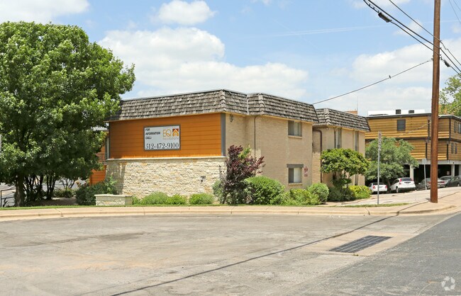 Comanche Place Apartments Austin Tx Apartment Finder Primary Photo Comanche Place Apartments