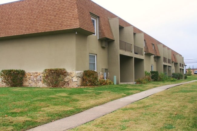 Highland Courtyard Crossville, TN Apartment Finder