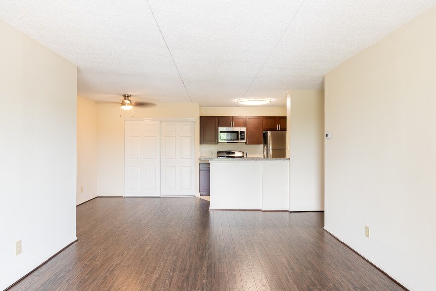 Eos 21 Apartment Homes Alexandria Va Finder
