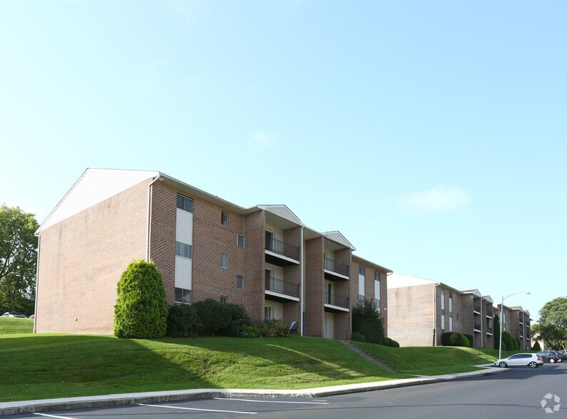 Orchard Hills Whitehall, PA Apartment Finder