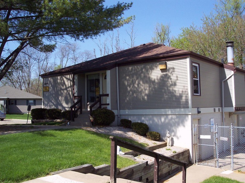 Sunset Hills Apartments - Pekin, IL | Apartment Finder