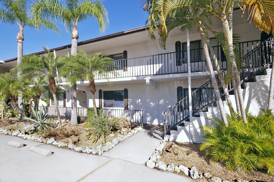 Coral Waters Fort Myers, FL Apartment Finder