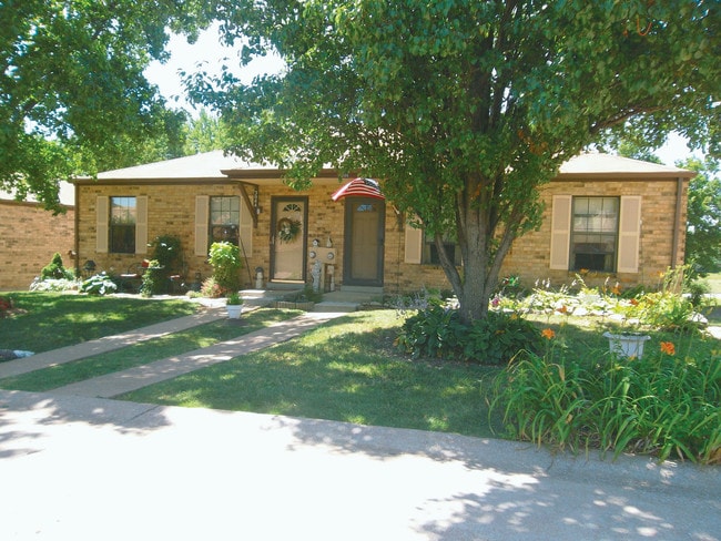 Highland House Villas - Arnold, MO | Apartment Finder