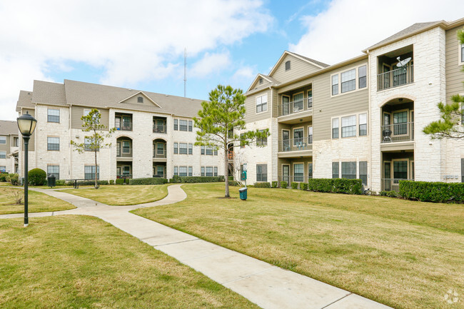 Marquis Grand Lakes - Richmond, TX | Apartment Finder