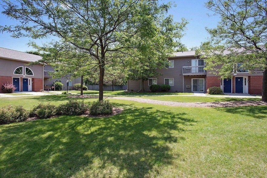 Yorkshire Lane Apartment Homes Manitowoc, WI Apartment Finder