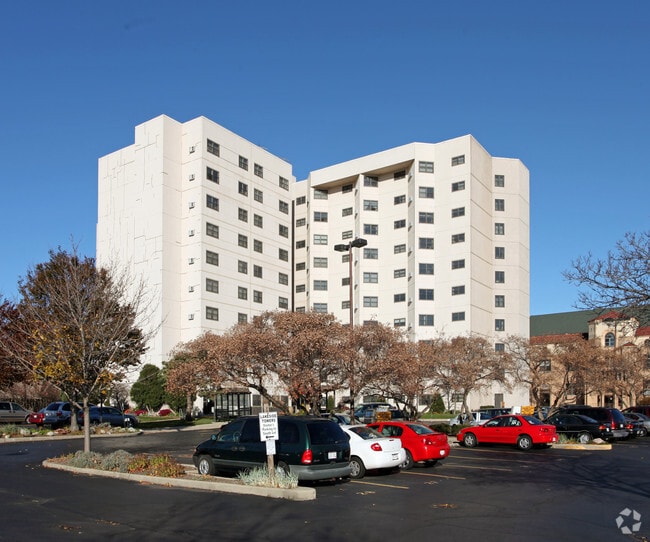 Lakeside Towers Kenosha, WI Apartment Finder