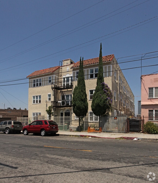 2877 San Marino St Los Angeles, CA Apartment Finder