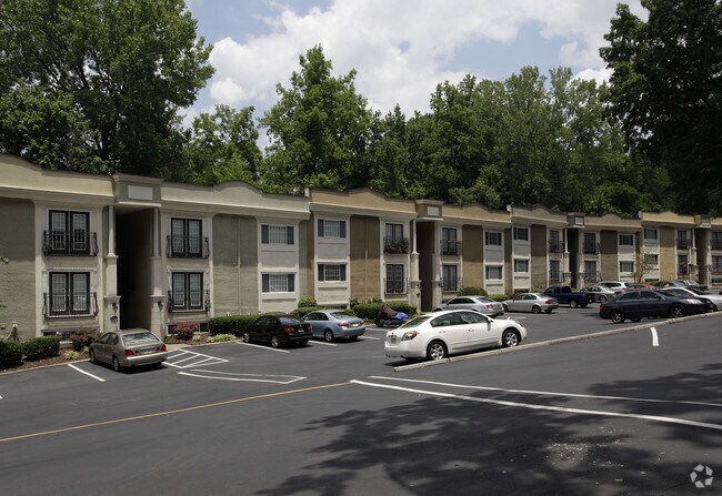 Carlyle Heights Condominiums Atlanta, GA Apartment Finder