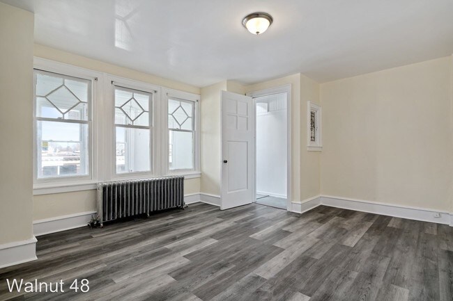 2 Br 1 Bath Apartment 4826 Walnut St Philadelphia Pa Primary Photo 2 Br 1 Bath Apartment 4826 Walnut St