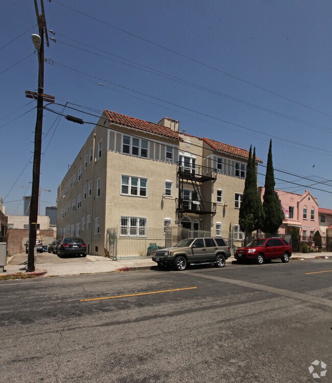 2877 San Marino St Los Angeles, CA Apartment Finder