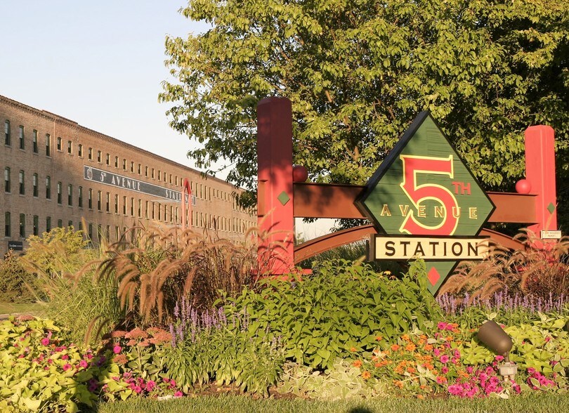 5th Avenue Station Apartments Naperville, IL Apartment Finder