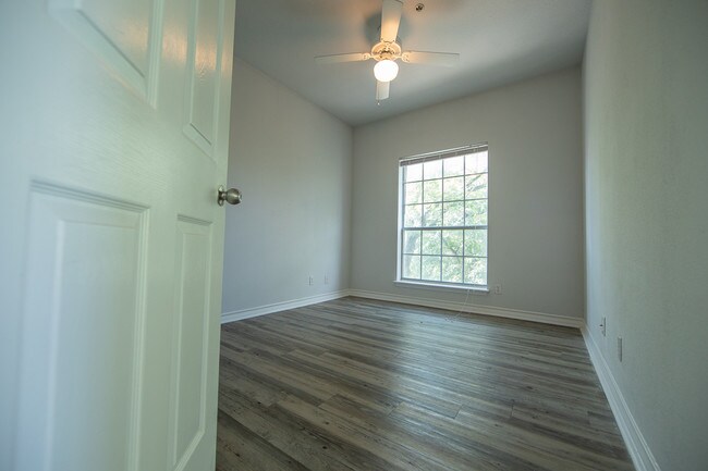 San Remo Apartments Austin Tx Apartment Finder 1x1 Bedroom San Remo Apartments