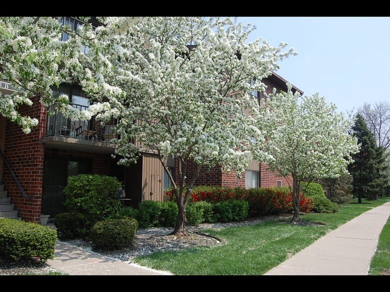 Willows of Wheaton - Wheaton, IL | Apartment Finder