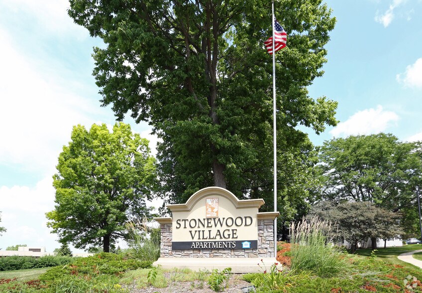 https://image4.apartmentfinder.com/i2/j8bfFoSUMszeEkBQbYcmt7WtVX9fpBD802AVx2X9Cbw/110/stonewood-village-madison-wi-building-photo.jpg