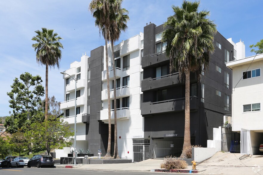 6651 Franklin Los Angeles, CA Apartment Finder