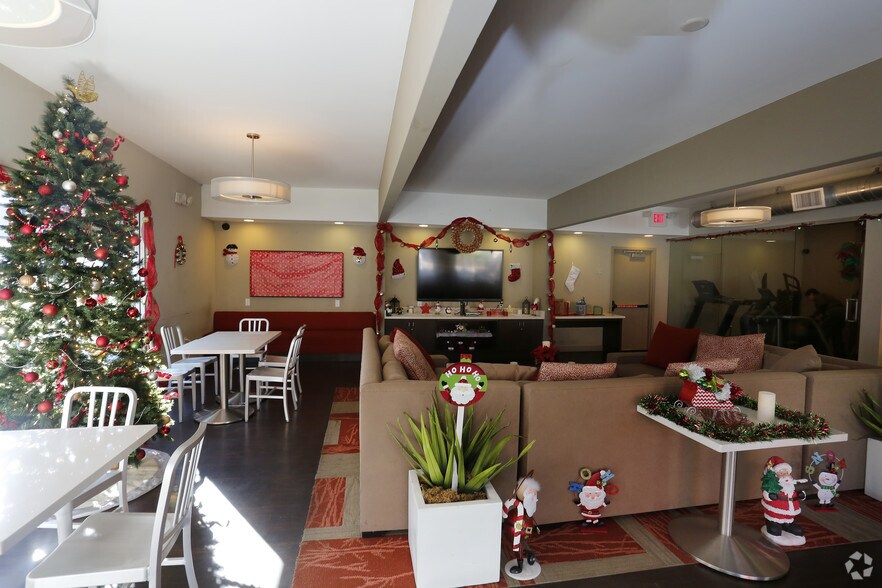 Monica S Apartment Number House Beautiful Monica S Apartment Friends House Beautiful