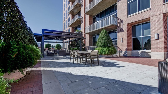 Museum Tower Houston Tx Apartment Finder Beautifully Landscaped Pool Deck Museum Tower