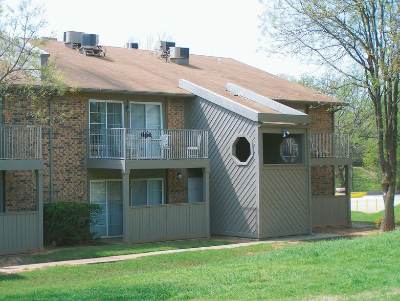 Kickingbird and Kickingbird Hills Apartments Edmond, OK Apartment