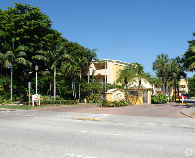 The Beach Club at Fontainebleau Park - Miami, FL | Apartment Finder