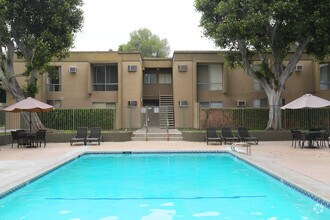 Concord Square Apartments - Reseda, CA | Apartment Finder