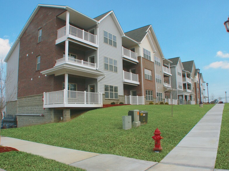 Chatham Commons of Cranberry Cranberry Township, PA Apartment Finder