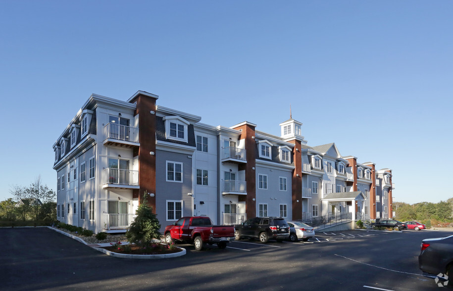 The Residences at Lincoln Park - Dartmouth, MA | Apartment Finder